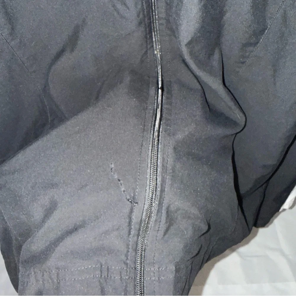 Nike Women’s Black Zip-Up Jacket with White Stripe – Size Large GUC (See Defect)